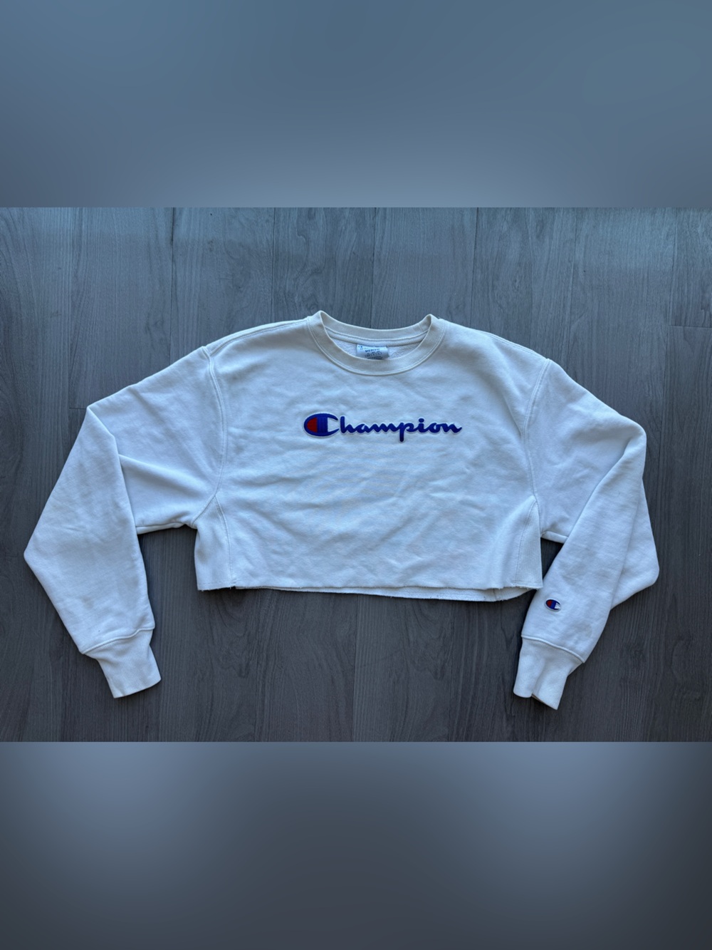 Champion cropped White Crewneck Sweatshirt with Script Logo SZ M